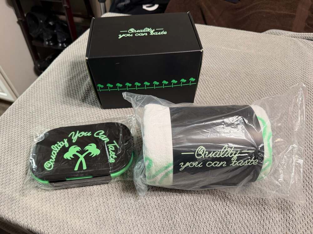 In-N-Out Burger Employee Holiday Gift Bundle Neon GreenTowel & Lunch Box Set